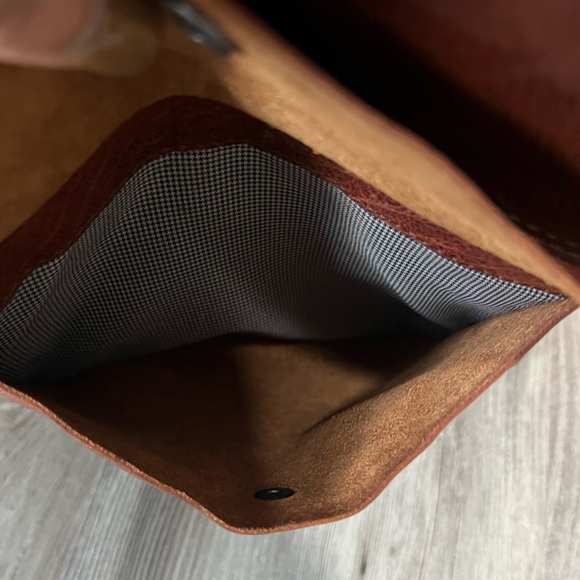 Elegant Brown Leather Women's Backpack - Picture 2 of 8